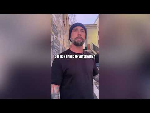 RAGAZZO VEDE BRUMOTTI CHE STA FACENDO UN SERVIZIO NEL SUO QUARTIERE E GLIENE DICE 4!!