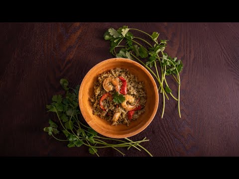 How to make Peruvian green rice with shrimp