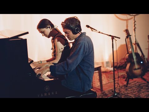 lizzy mcalpine  - "the winner takes it all" (cover) | live @ the “older” gallery