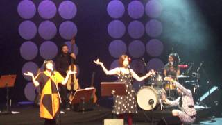 Fernanda Takai e Maki Nomiya - Twiggy Twiggy (ao vivo São Paulo 2011)