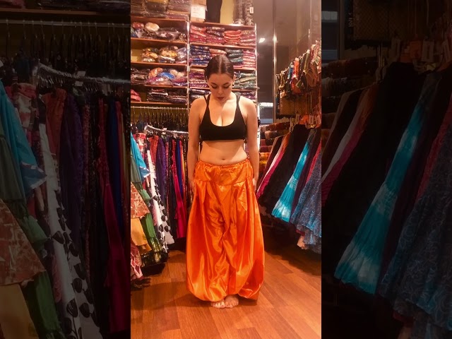 Vídeo relacionado con Agoky Pantalones Bombachos para Danza del Vientre Niña Pantalón Tribales De Satén Pantalones Deportivos para Entrenamiento Yoga Amarillo 11-12 años