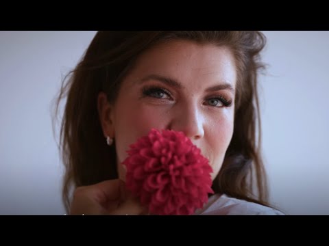 Suvi Teräsniska - Kukat kasvaa raunioon (Virallinen lyriikkavideo)