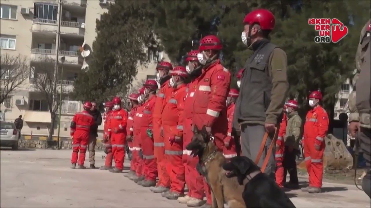 “Mehmetçik depremzedelerin yanında”