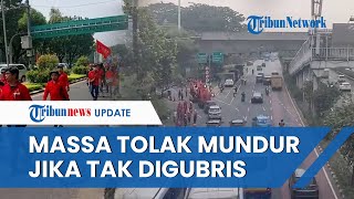 Massa Tolak Mundur Jika Tak Digubris, Padati Patung Kuda Jakarta & Terus Suarakan Tolak UU Ciptaker