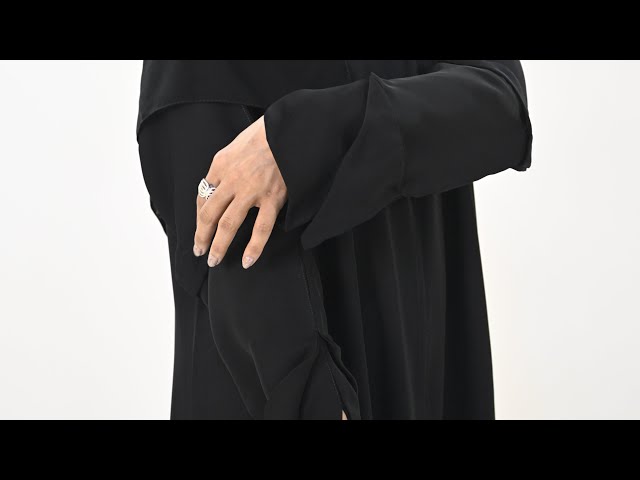 عباية بأكمام مفصولة