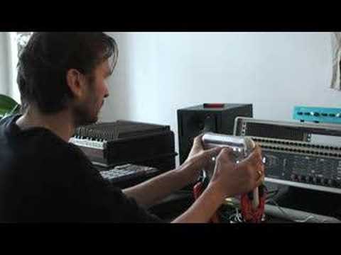 De:Bug TV: Robert Lippok & das Tenori On