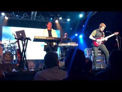 Broken Sky / Long Day (Reprise) Live : The Neal Morse Band