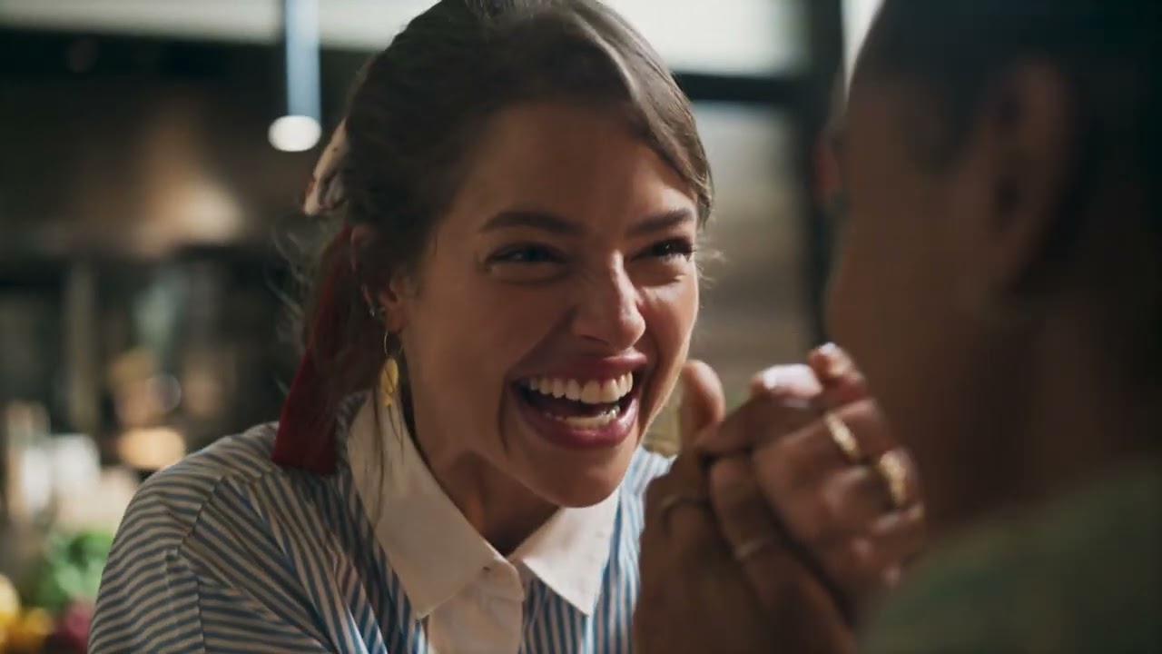 Frame do trailer oficial da novela Mania de Você