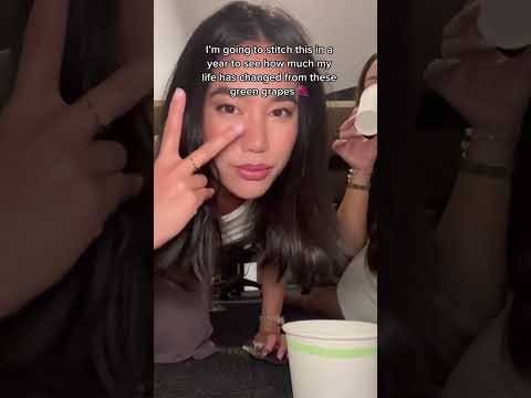 Eating 12 grapes in a minute #nye #newyear #newyears #2023 #12greengrapes #eatinggrapesundertherable