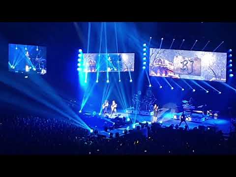 Floor Jansen - Oi jouluyö @ Raskasta Joulua 2019, Hartwall Arena