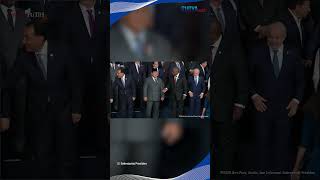 Download lagu Momen Akrab Presiden Prabowo Bercengkerama dengan Pemimpin Dunia saat Foto Bersama di KTT BRICS mp3