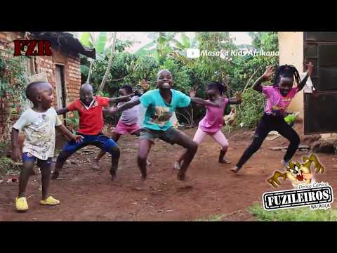 crianças africanas dançando CUISSE LA WIPITIPITI - Les Aiglons