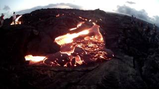 preview picture of video 'A bunch of tourists playing with lava'