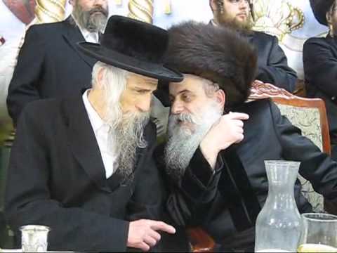 כבוד קדושת האדמו"ר מבוטושאן שליט"א עם האדמו"ר מסטריקוב