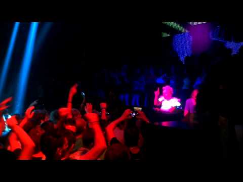 Tommy Vee play Tujamo & Plastik Funk - Who @ PeterPan Club Riccione 8/08/2012