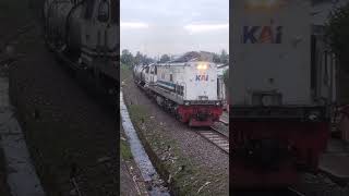 Download lagu SEMBOYAN 35 MERDU LOKOMOTIF CC 204 11 16 KPT #divre3 #lokomotif #cc204 #kai #keretaapi mp3