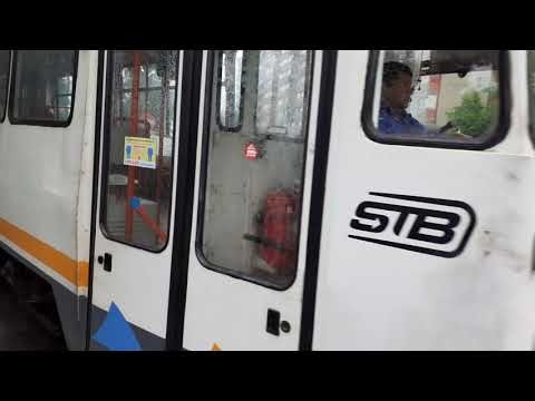 Tramvaiul V3A 93 #104 părăsește stația Bd.Lacul Tei pe linia 16