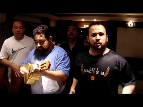 Leandro Santos canta o samba da Estácio de Sá para 2015