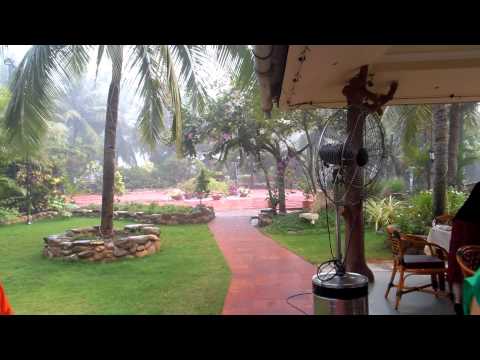 кусочек территории отеля