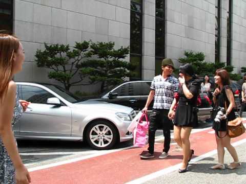 20120817 Phantom walking to MuBank