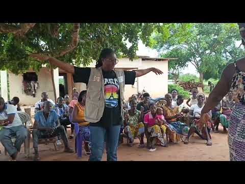 Distribution des foyers améliorés dans le village ABOKOUASSIKRO, dans la région du N'zi