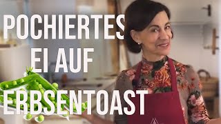 Rezeptvideo: Anleitung für ein pochiertes Ei | pochiertes Ei auf Erbsentoast – mit Dagmar von Cramm