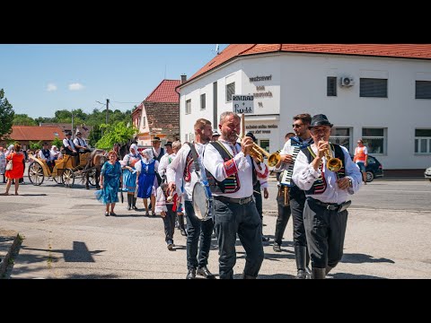 Krojový sprievod obcou Sobotište