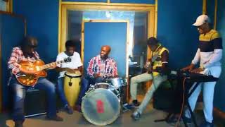 Download lagu Condry Ziqubu. Music in the air mp3