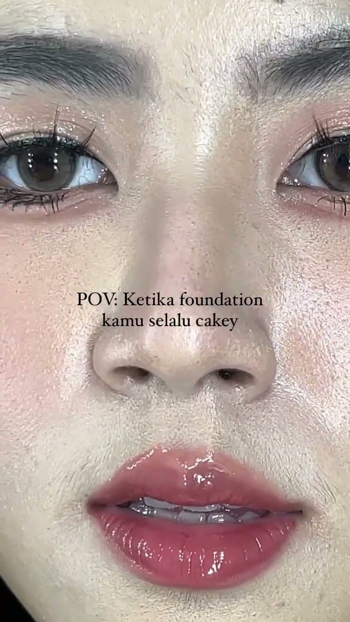 Siapa yang sering mengalami makeup cakey dan ngecrack? 🙋‍♀️ Yuk, coba tips ini biar hasilnya flawless! ✨