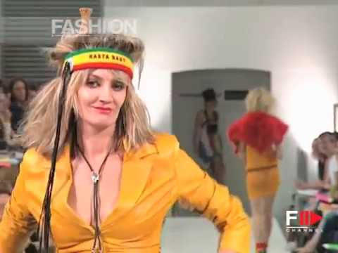 Fashion Show "Mrs. Jones" Pret a Porter Women Spring Summer 2003 London 1 of 2