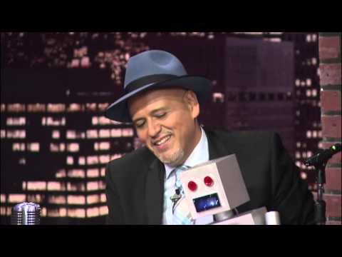 Javier "El robot" de ¡Es de noche!