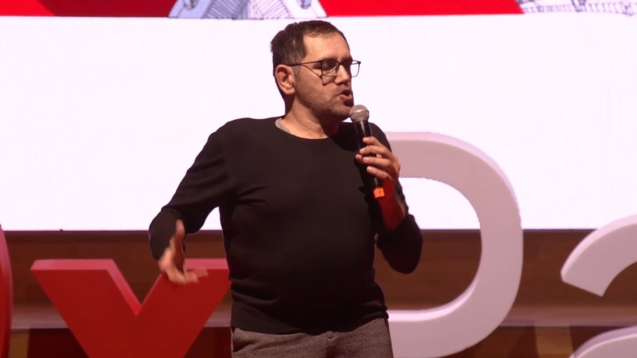 Non insegniamo ai ragazzi a essere i primi della classe, ma la felicità | Ivano Bisi | TEDxParma