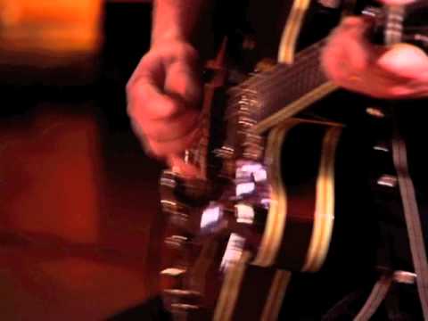 Skydiggers - "Northern Shore" (live)