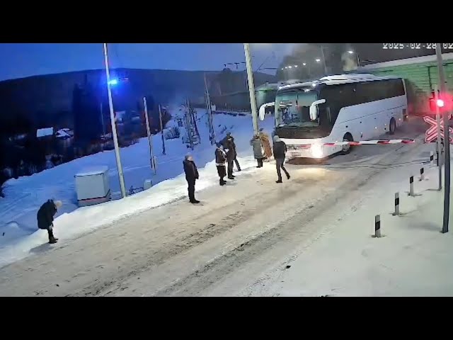 Едва не попал под поезд