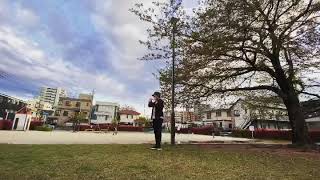 景色に溶け込むようにダンス【マイペース男】