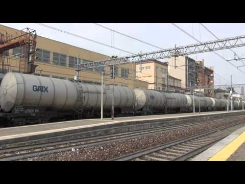 E.633-232 TIGRE IN TRANSITO CON CISTERNE GATX IN STAZIONE A MONZA.(MI) 5 - 4 - 2016.