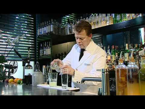 The Art of Making Cocktails - Ramos Gin Fizz