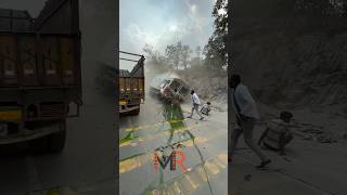 Truck drivers life is very risky #shorts #koderma #youtubeshorts