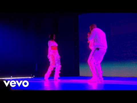 Rihanna - Work - Live at The BRIT Awards 2016 ft. Drake