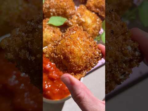 Toasted Ravioli is such an underrated appetizer. It's so simple and incredibly delicious. 😮‍💨