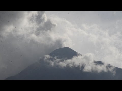 Video: Volcán de Fuego vuelve a poner en vilo a Guatemala