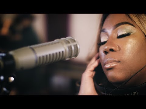 #Mandi - Show Me (visual)