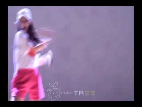 Lee Yunseo and Jeon Soyeon dancing. (Cube Trainees)