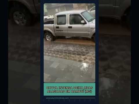 Chuva forte provoca alagamentos em Bambuí (MG)