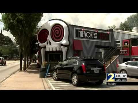 Restaurant fires server accused of sharing customer's info after not receiving tip