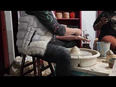 Proper hand position - Throwing Clay on a wheel