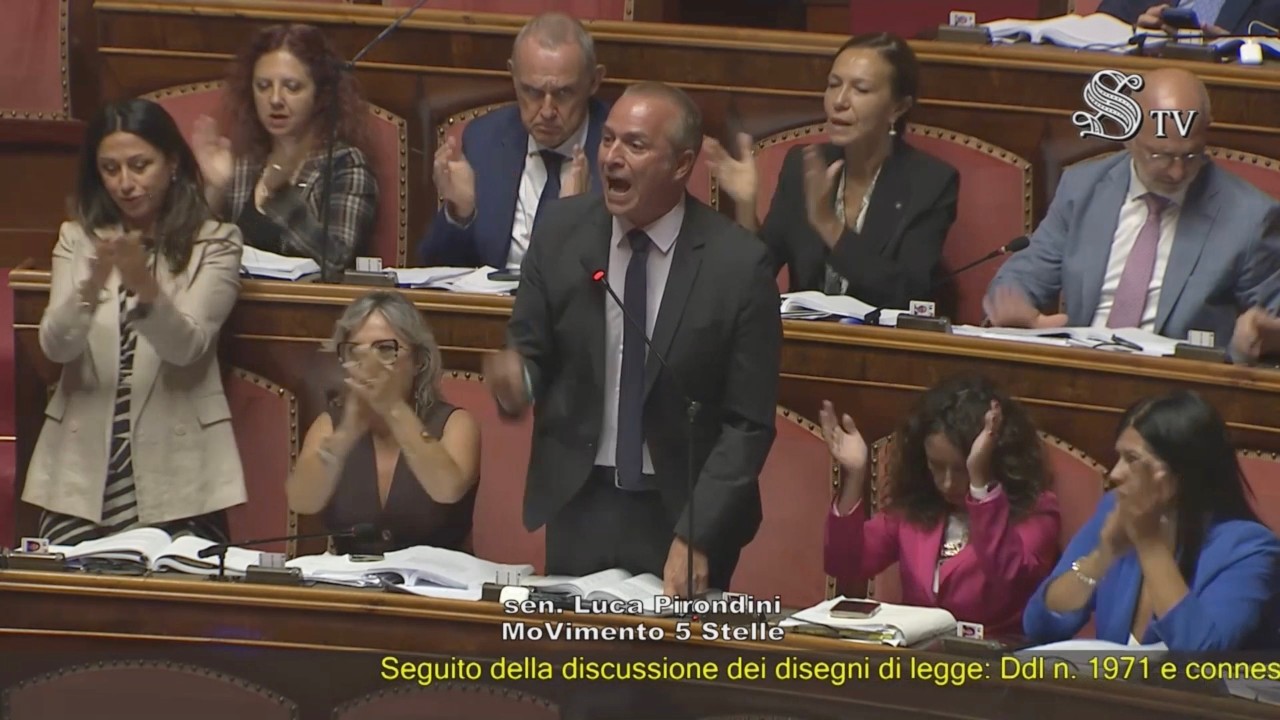 PIRONDINI CONTRO LA MAGGIORANZA: "VOTATE QUESTA PORCHERIA SOLO PER TORNARE IN PARLAMENTO"