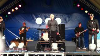 Hazel O'Connor and the Subterraneans,Writing on the wall