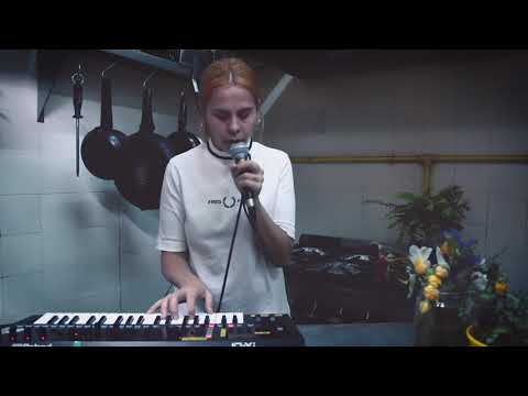 LUCIA TACCHETTI - UNO DOS - MUSIQUITA EN LA COCINA EN LA CASA DEL ARBOL