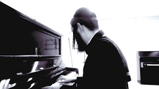 מרדכי הס על הפסנתר - חשוף (לייב) | Motti S on the piano - Chasof (live)
